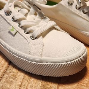 Cariuma Orco Low White Canvas Sneakers Sz 6.5